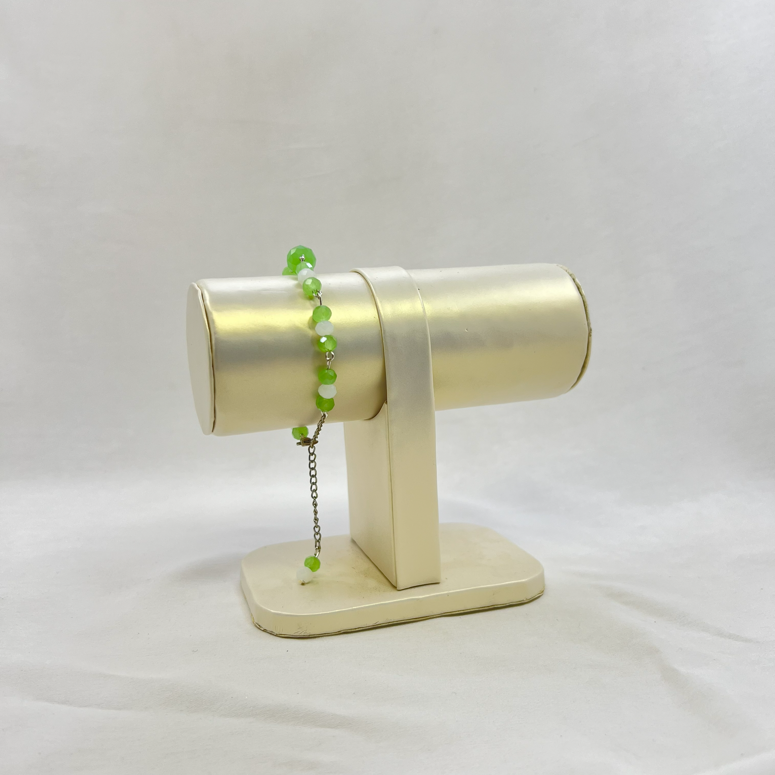 Emerald and white beads Glow Bracelet – M.Zylo 💚✨